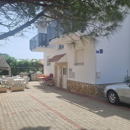 Apartments Nada Vir Luaran gambar