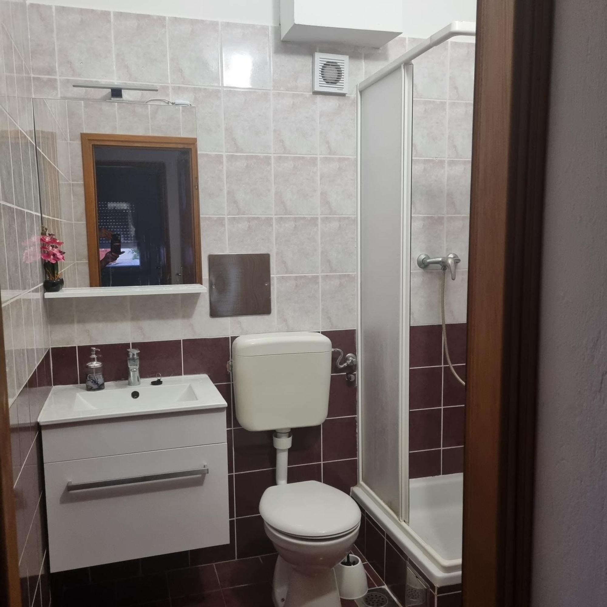 Apartments Nada Vir Luaran gambar