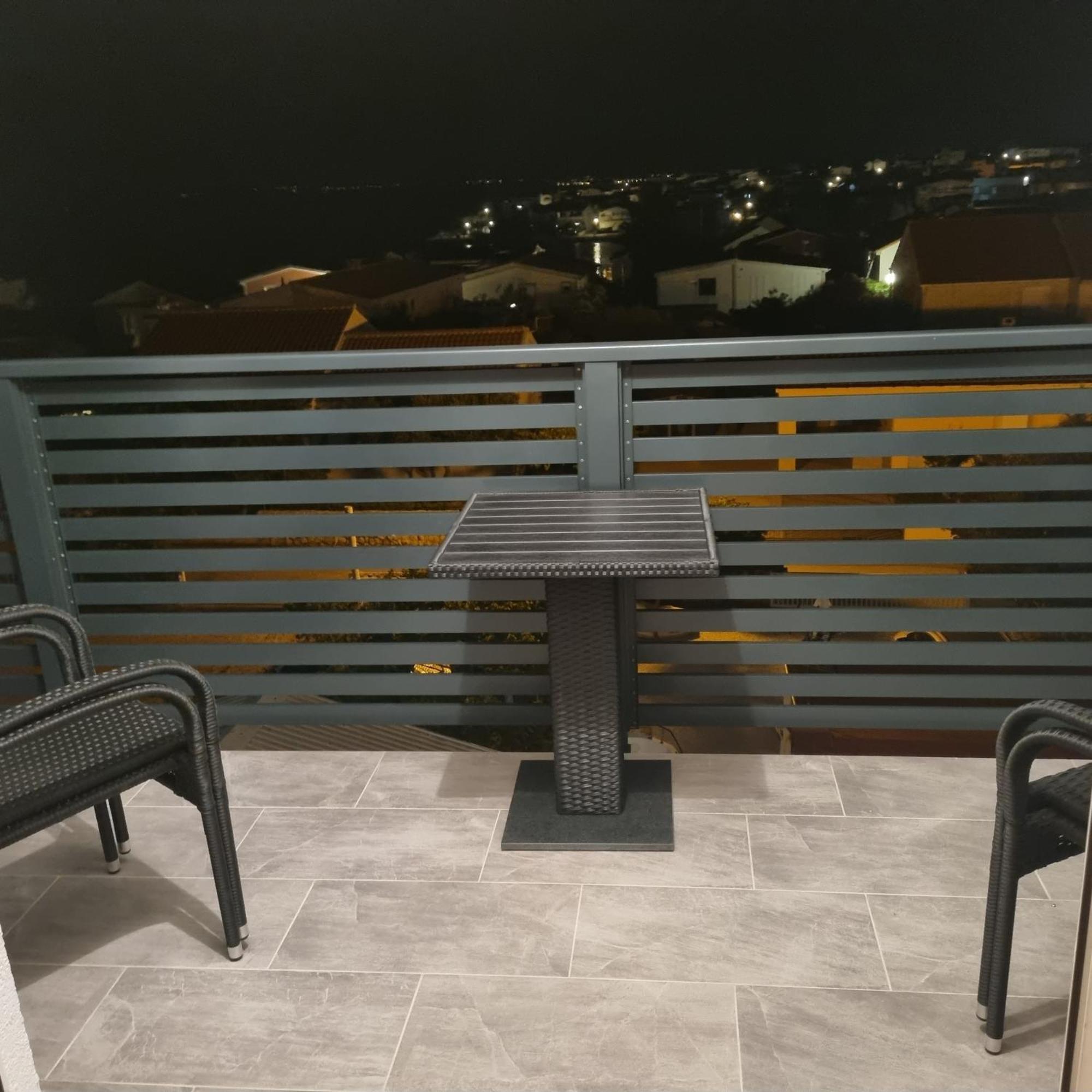 Apartments Nada Vir Luaran gambar
