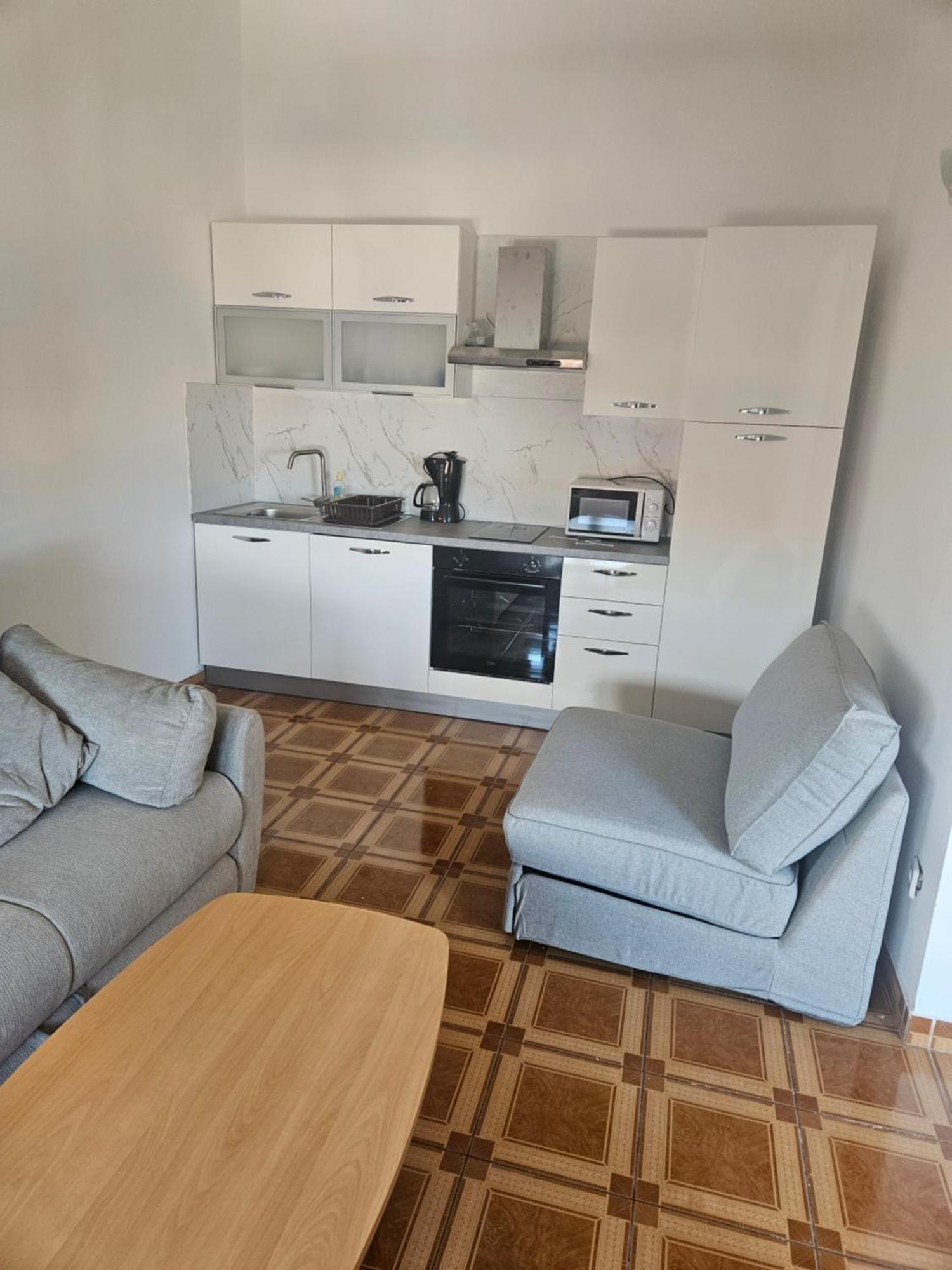 Apartments Nada Vir Luaran gambar