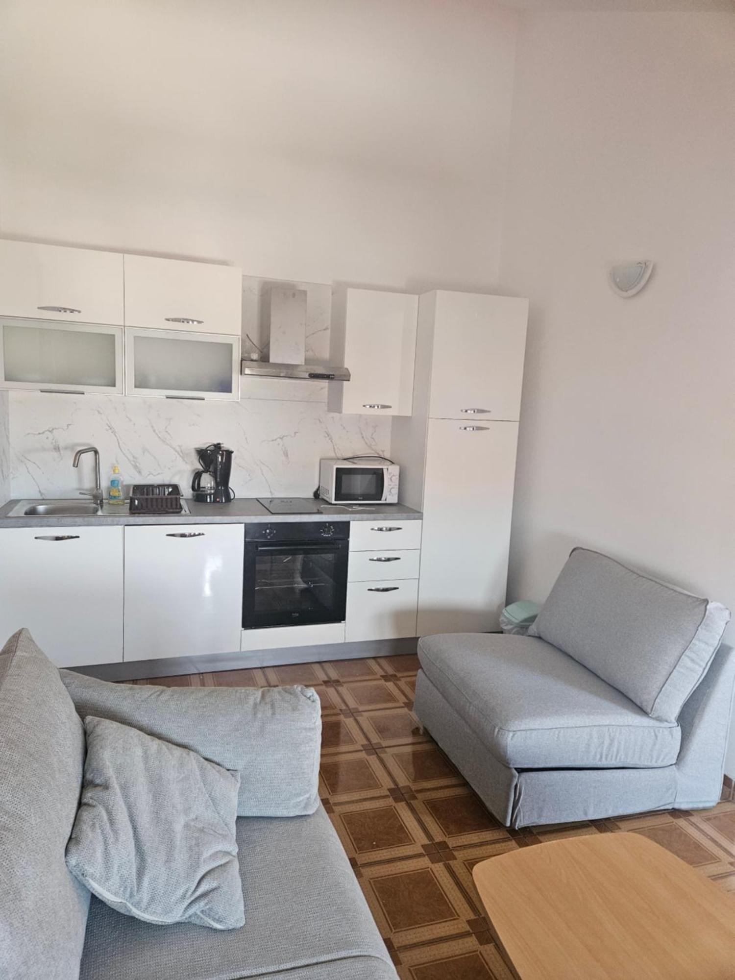 Apartments Nada Vir Luaran gambar