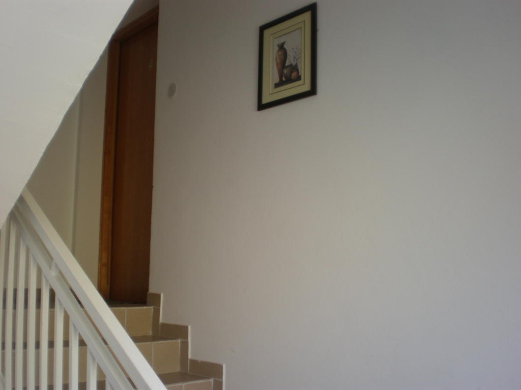 Apartments Nada Vir Luaran gambar